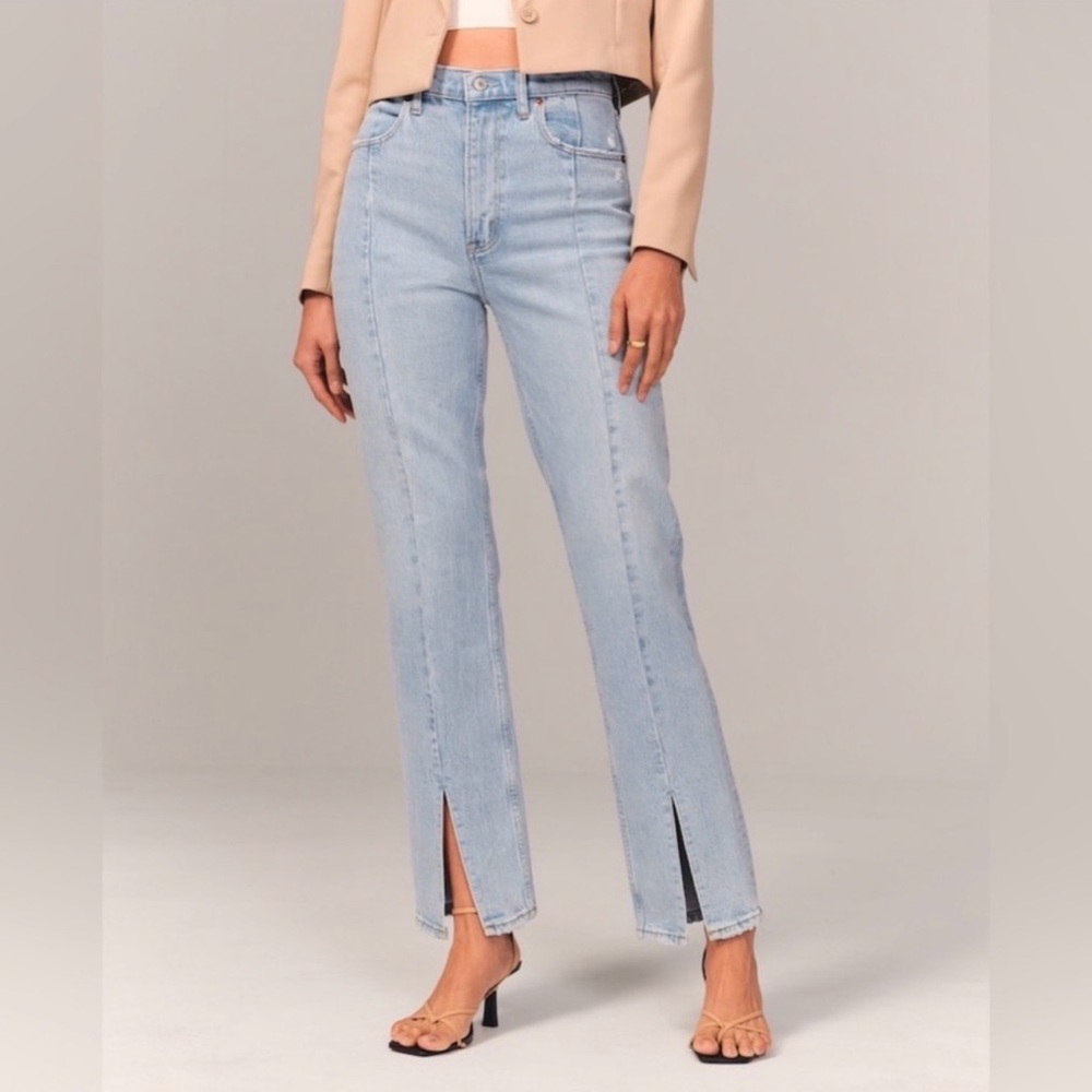 Abercrombie & Fitch 90s Straight Ultra High Rise Jeans with Split Hem Front